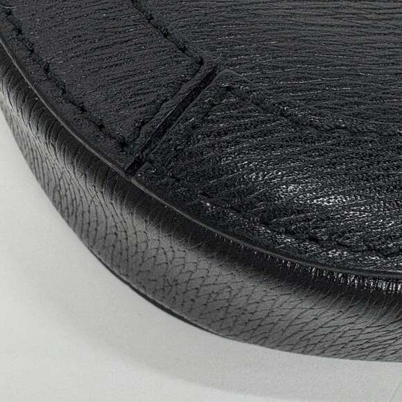 GUCCI Authentic Black Leather Shoulder Bag - Picture 3 of 7